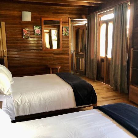 Hostal Zafiro Миндо Екстериор снимка