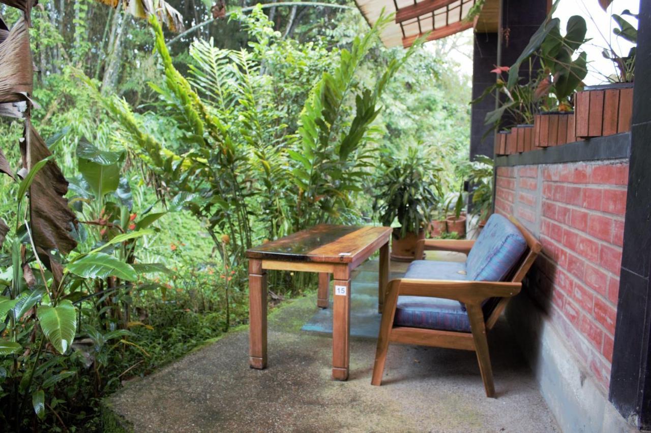 Hostal Zafiro Миндо Екстериор снимка