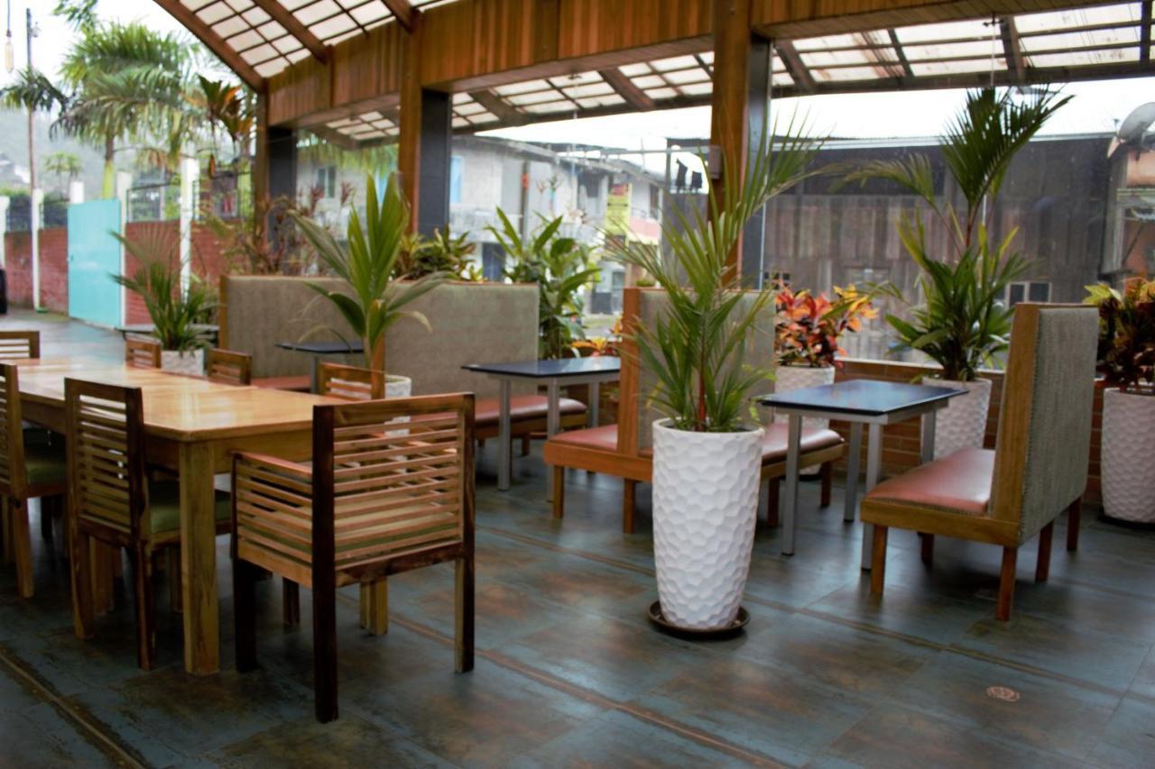 Hostal Zafiro Миндо Екстериор снимка