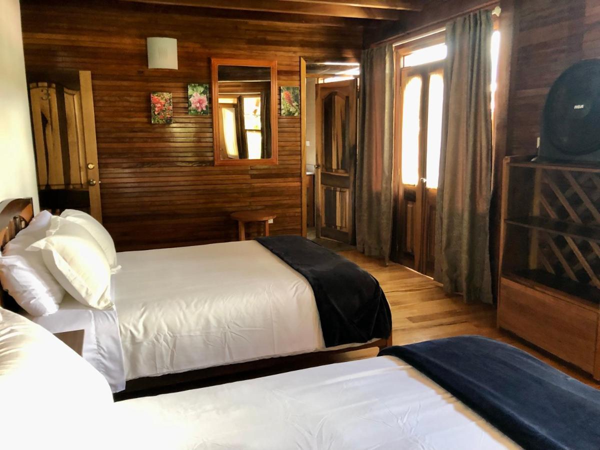 Hostal Zafiro Миндо Екстериор снимка